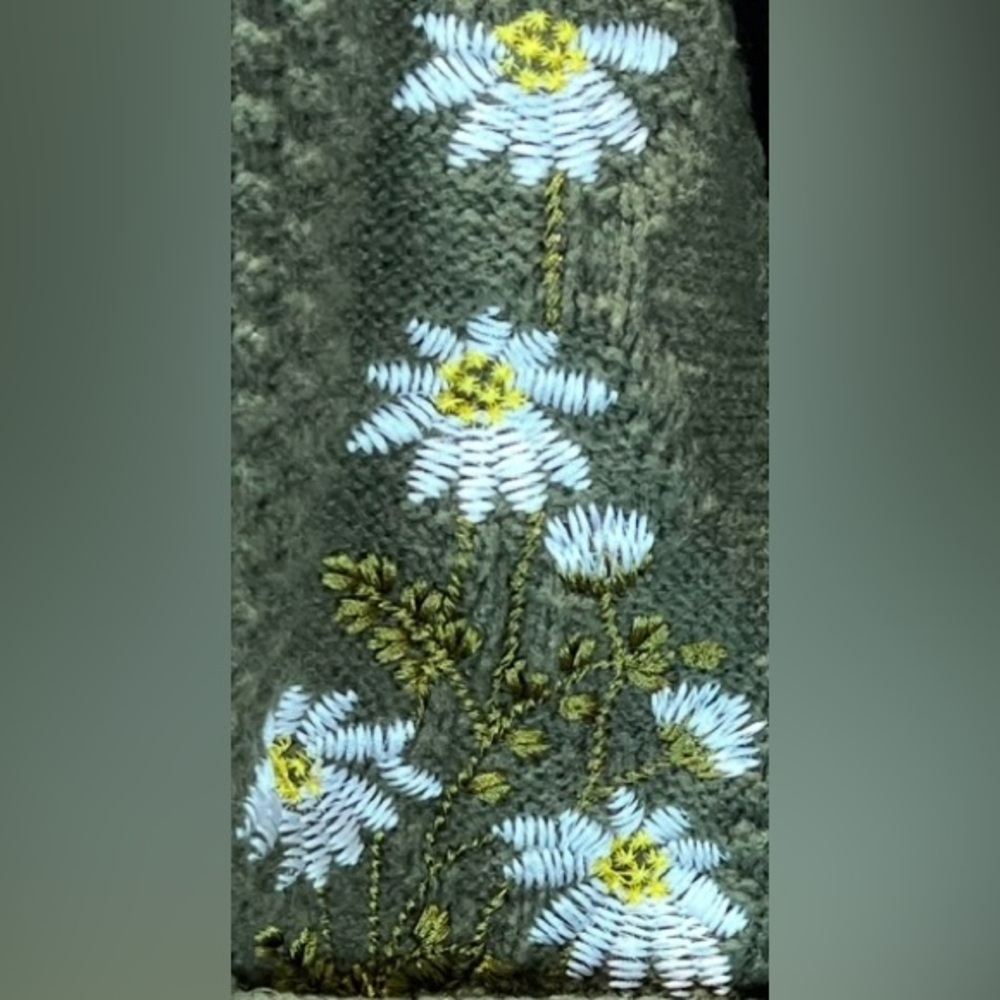 Wildflower Daisy earthy sweater cardigan cable knit button front floral‎ flowers - Picture 7 of 11